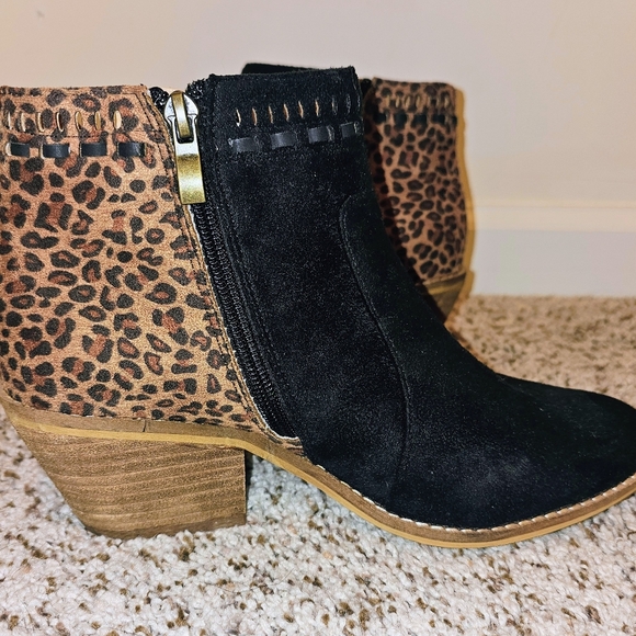 Boutique By Corkys Boots Size 7 Black Leopard Print Zip Up Heeled Ankle Boots. - Picture 3 of 9